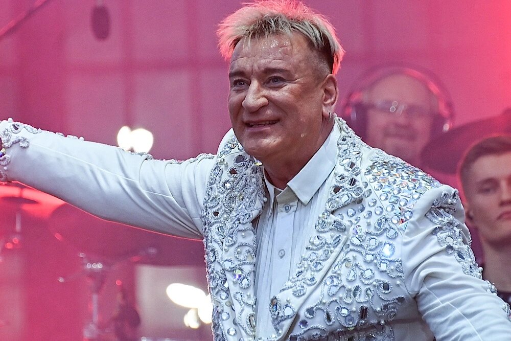 Он всегда работает вживую для зрителей. Фото Яндекс.Картинки.