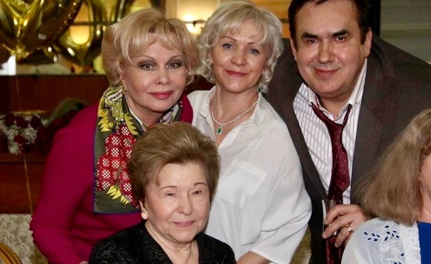 Стас Садальский сегодня поздравил Наину Ельцину (а правда ли, что среди ваших прошлых поклонников был и Юрий Гагарин?)