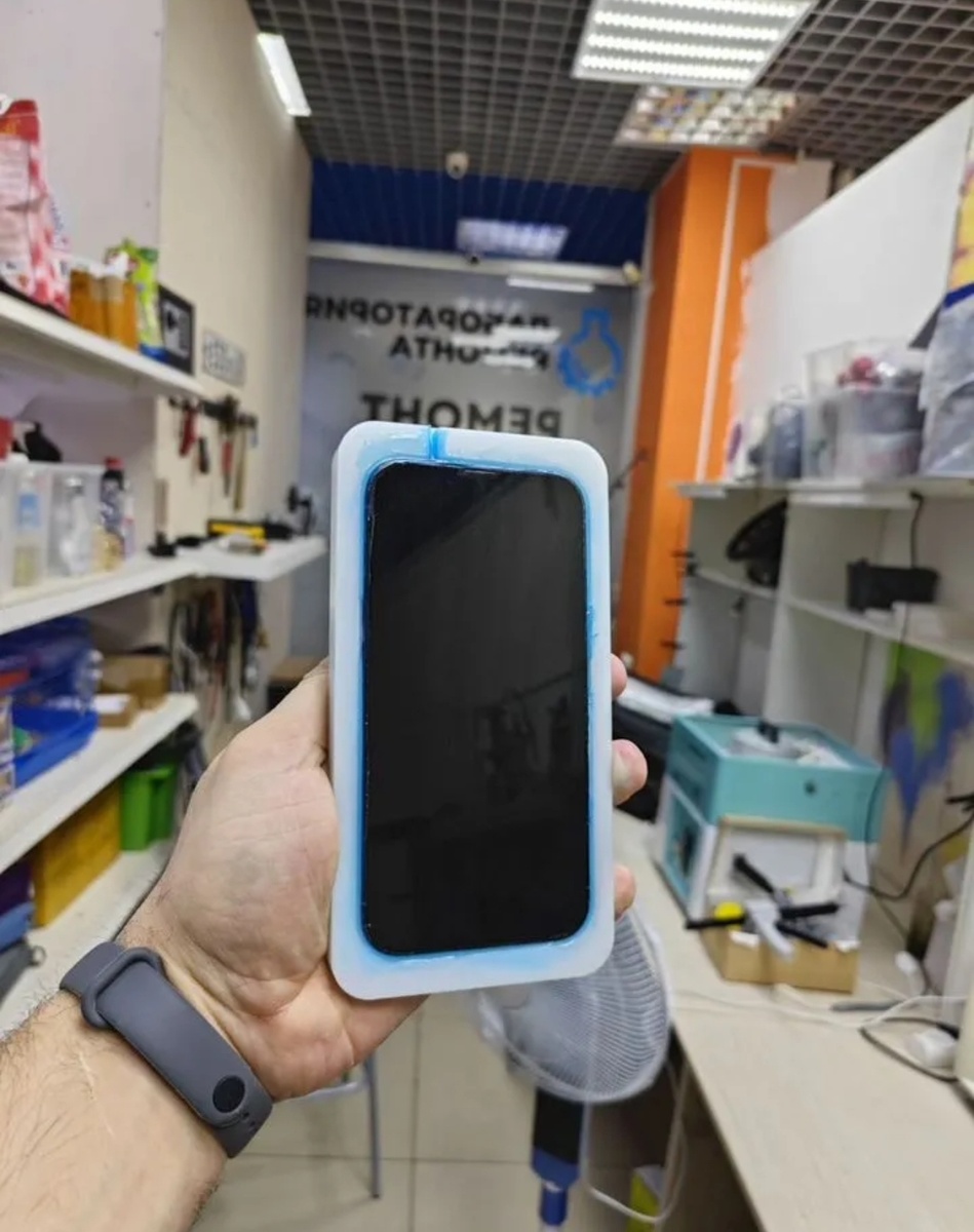 Полировка дисплея iPhone 15