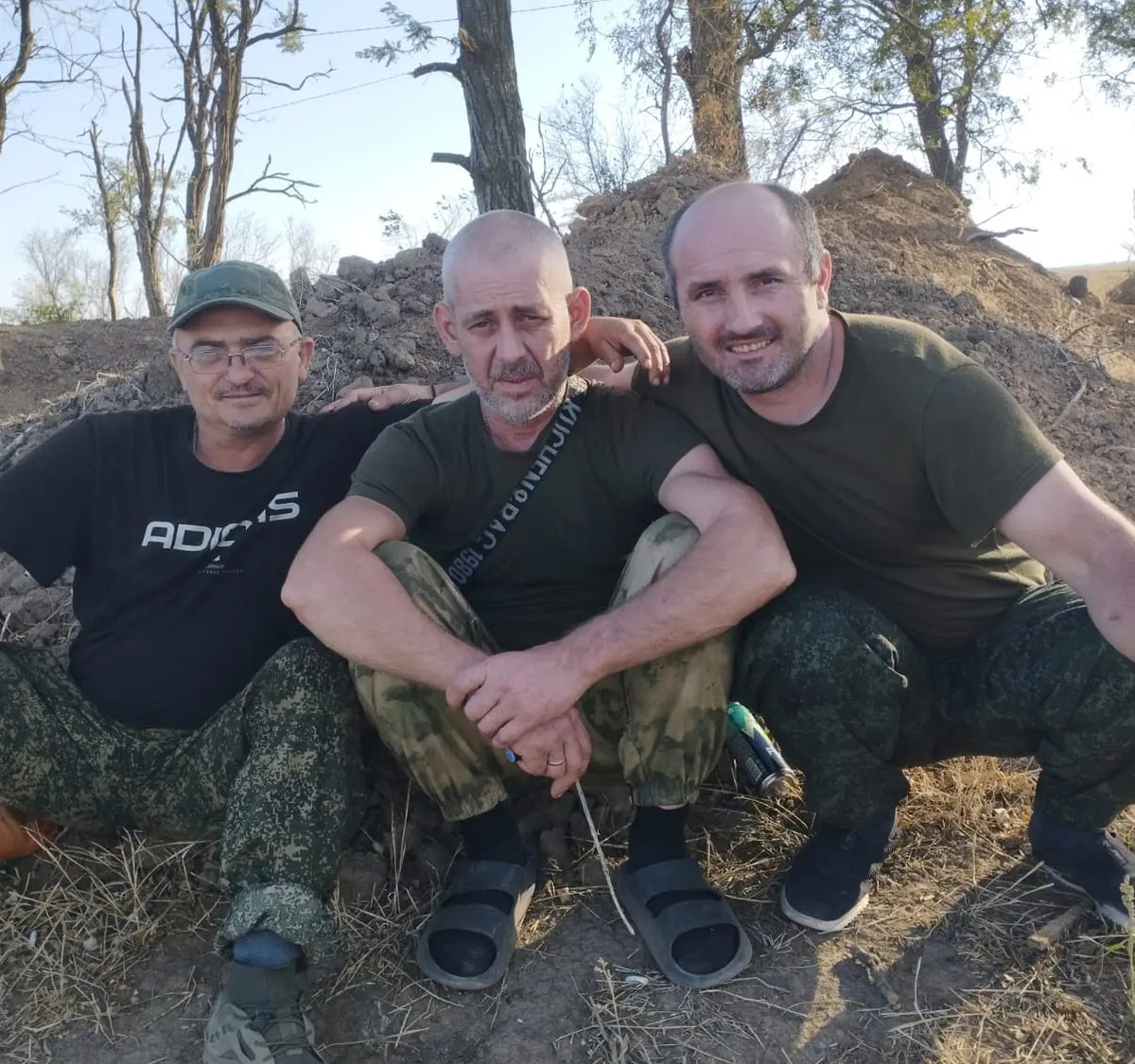    Константин Рот из станицы Ловлинской, Сергей Токарев и Камиль Сулейманов из Ванновского поселения плечом к плечу вместе с Валерием Беложенко воевали против общего врага / фото из архива Беложенко