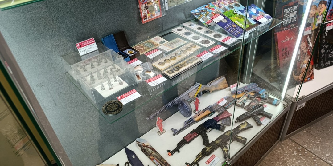 В музее Калашникова очень много интересных экспонатов, сам Калашников не только оружия конструировал но и для повседневной жизни устройства