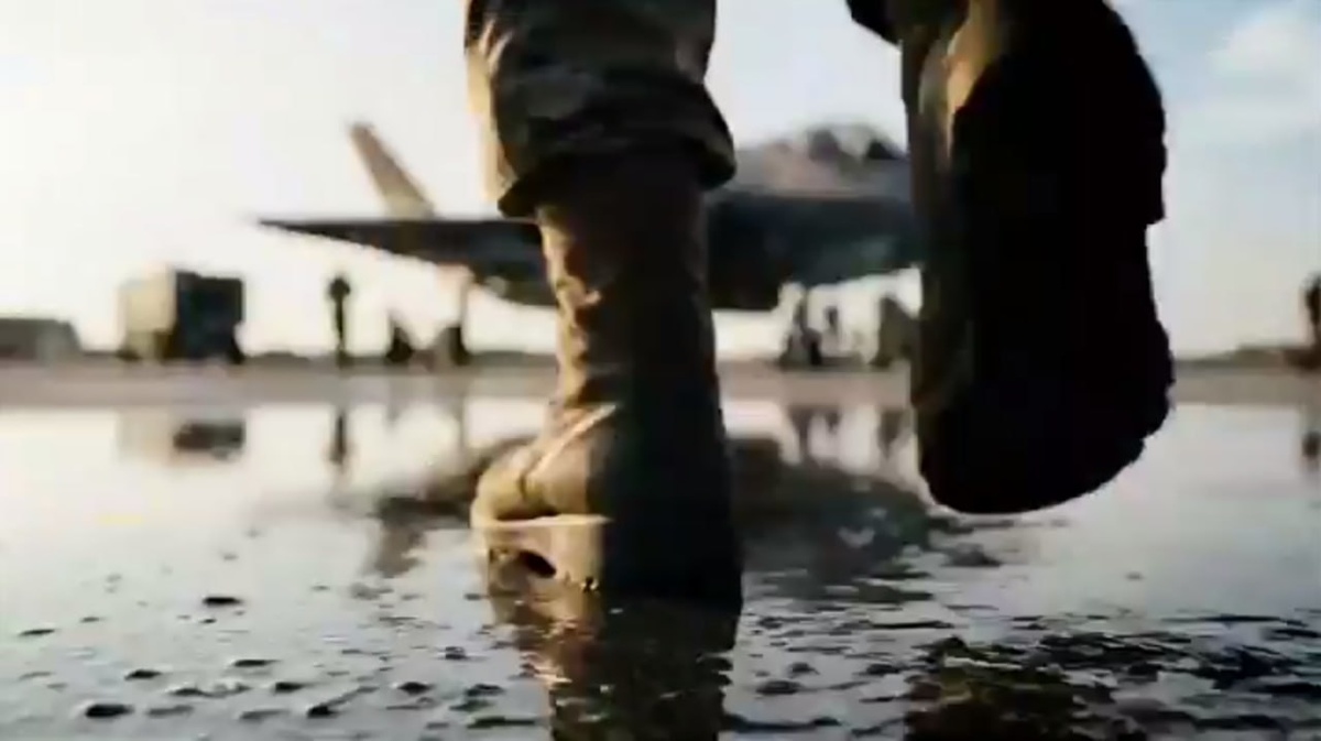 Кадр фильма "С кем воюет США". Скрин видео.