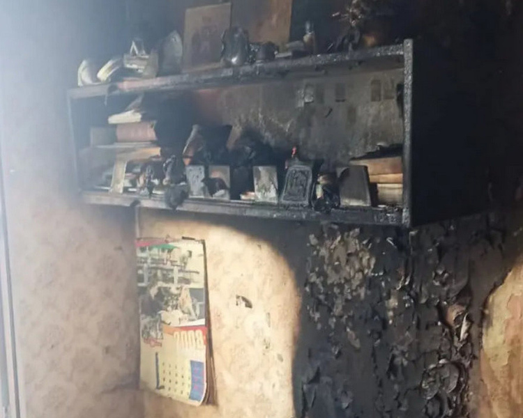     В Курске свеча чуть не стала причиной серьезного пожара в доме