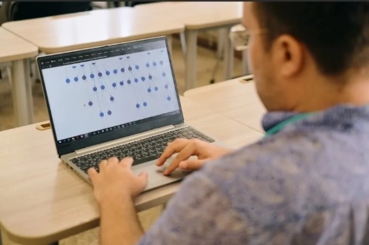    Новосибирец продаёт военный тягач