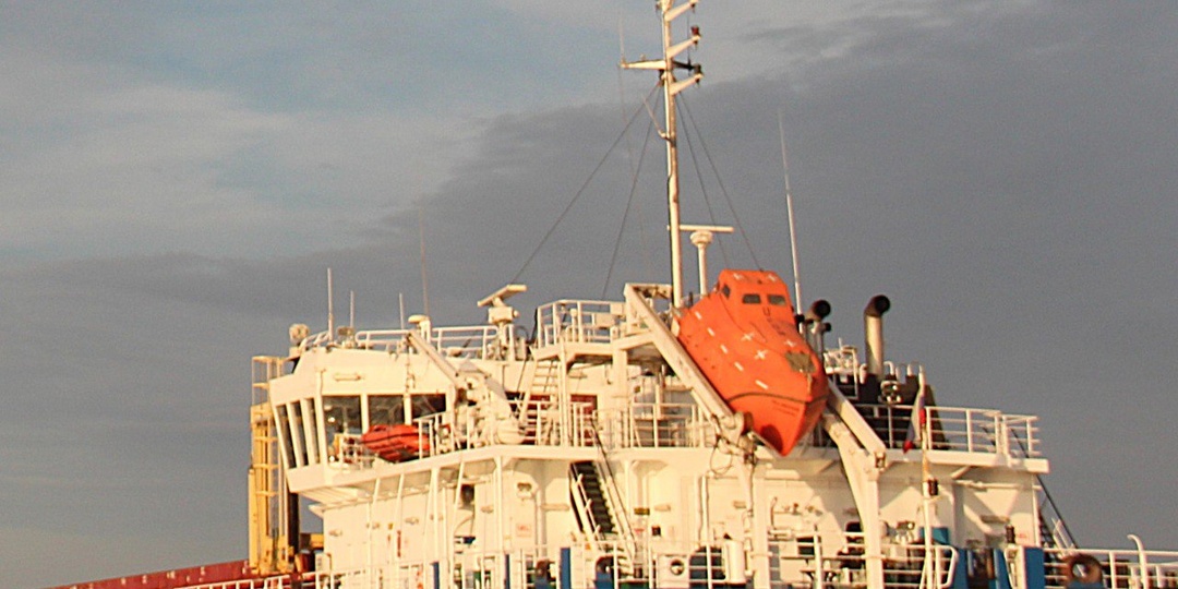 Астраханские моряки застряли в Египте на арестованном танкере