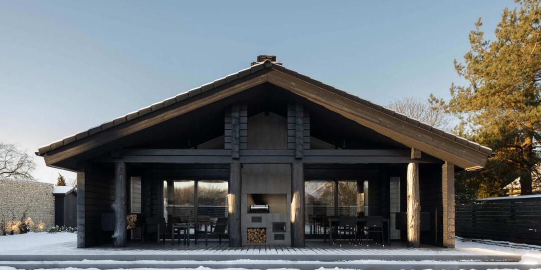 Субботний калейдоскоп: Чёрный дом со светлым интерьером в Подмосковье и ещё 3 замечательных дома