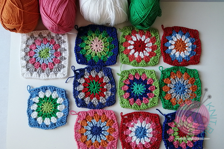 Летний джемпер в полоску, шапка, жакет из квадратов- что вяжу в марте