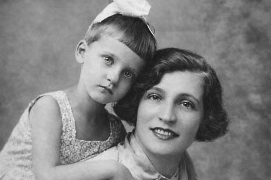 Маленькая Клара с мамой