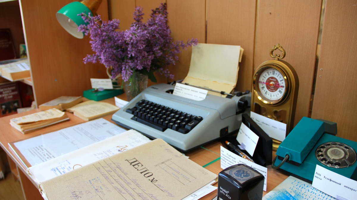    Архивы, вещдоки и скамья подсудимых: школьники Сургута побывали на экскурсии в городском суде