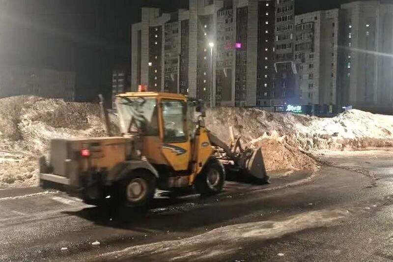    Коммунальщики здесь работали ночью, сообщил временно исполняющий полномочия главы города Андрей Накрошаев.