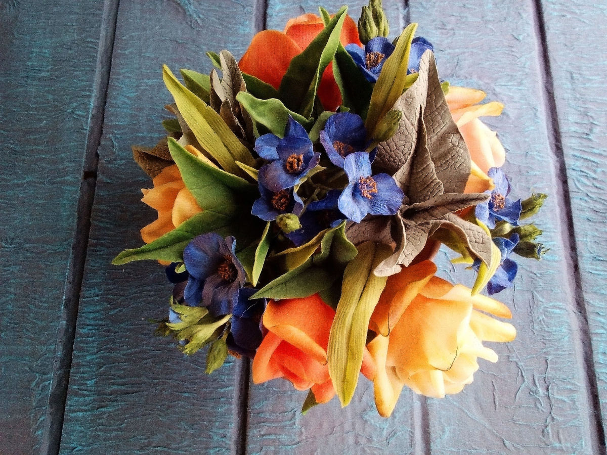 Работа Ольги из холодного фарфора.