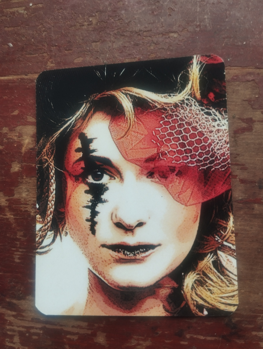 Очень тонко карточка вещает, можно  трактат целый по ней написать, да о себе говорить неприоично много