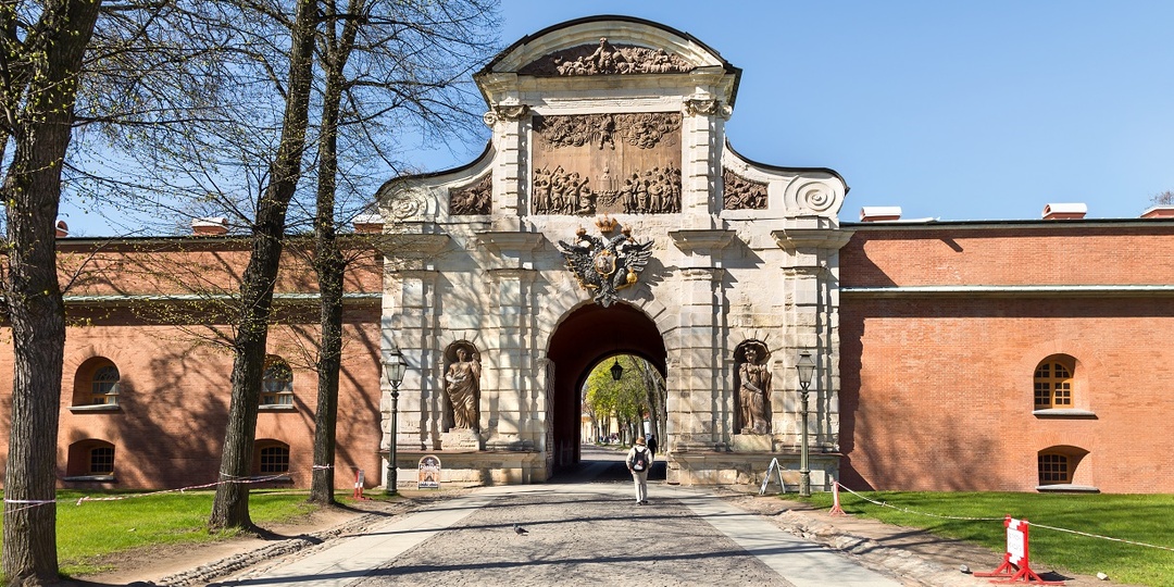 Триумф на Неве: Петровские ворота как манифест новой столицы