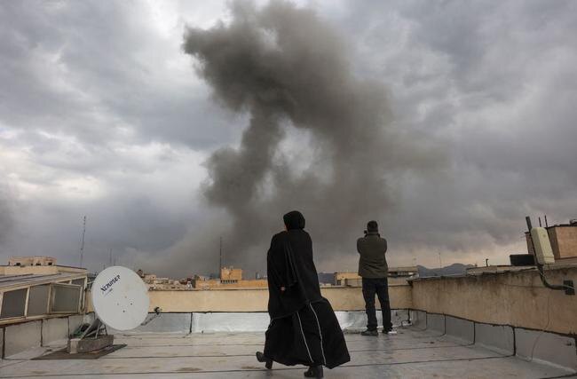 На фоне масштабных ударов по Тегерану закрытие Ормузского пролива было просто вопросом времени Reuters