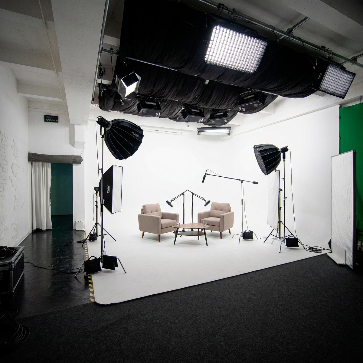 🎬 Белая Студия: Циклорама, Хромакей и честные цены на Варшавке! Белая Студия