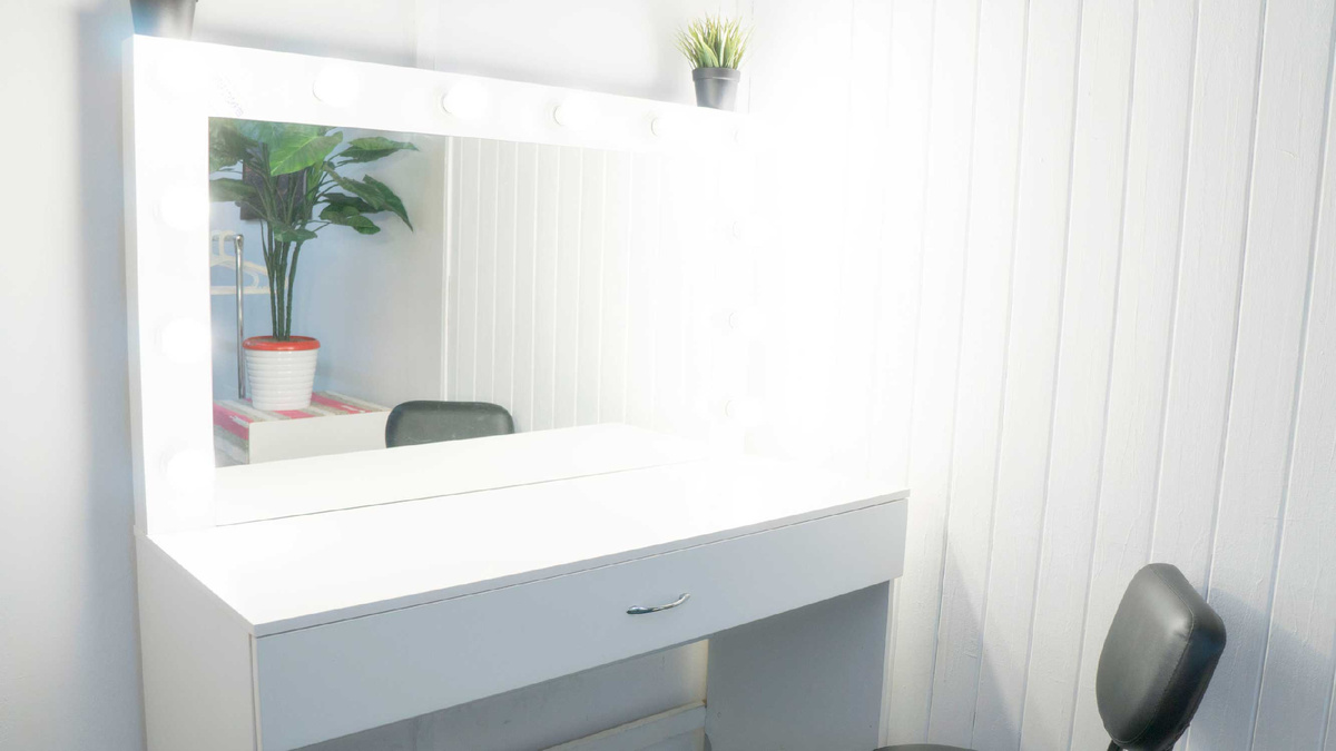 В Белой Студии гримерная комната абсолютно бесплатна