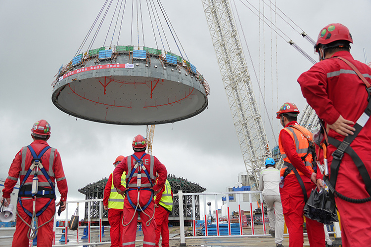    В Китае сохраняется план построить 110 ГВт атомных станций к 2030 году. У нас же менее чем за 20 лет планируют построить 38 станций.   
Фото: © Cfoto/Keystone Press Agency / www.globallookpress.com