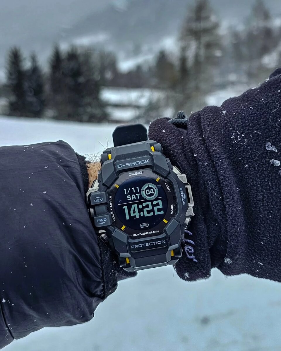 Модель G-Shock GPR-H1000-1E для питания использует гибридную схему USB + Tough Solar