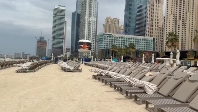    Дубайский пляж без отдыхающих. Фото: Скриншот видео из соцсетей