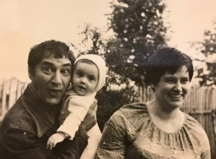 "Лучше бы ты навсегда остался в детском доме!". Как Спартак Мишулин оказался на улице из-за нелюбящей матери