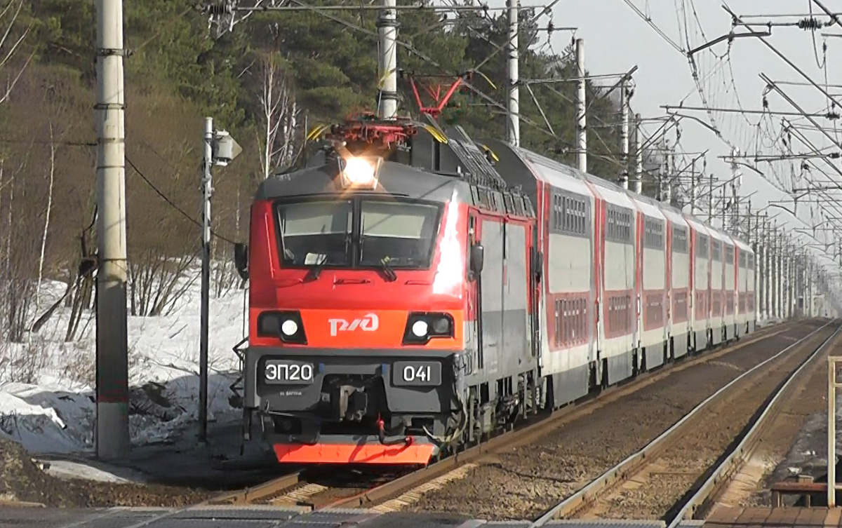 Электровоз ЭП20-041 с двухэтажным поездом Самара - Санкт-Петербург