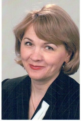 Автор расказов в возрасте 48 лет.