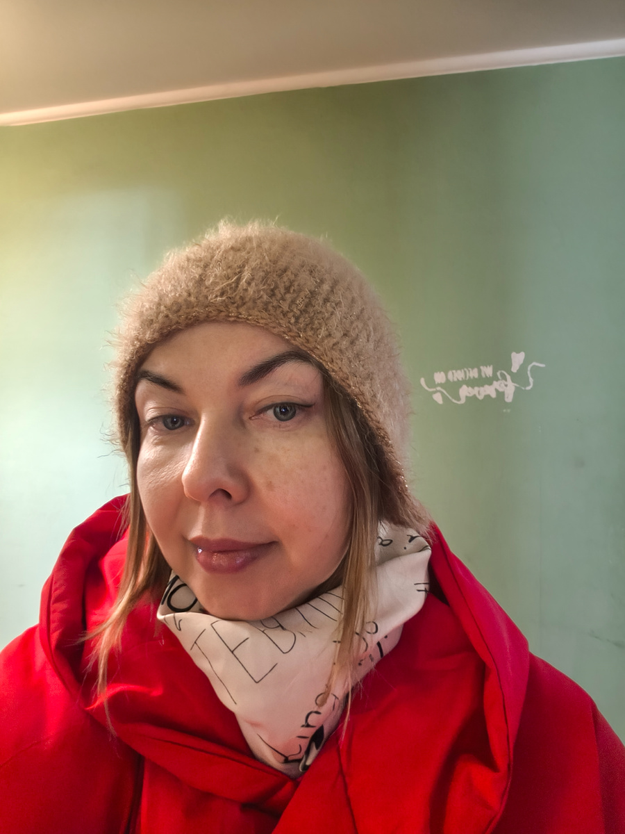 Это я в свежесвязанной шапке