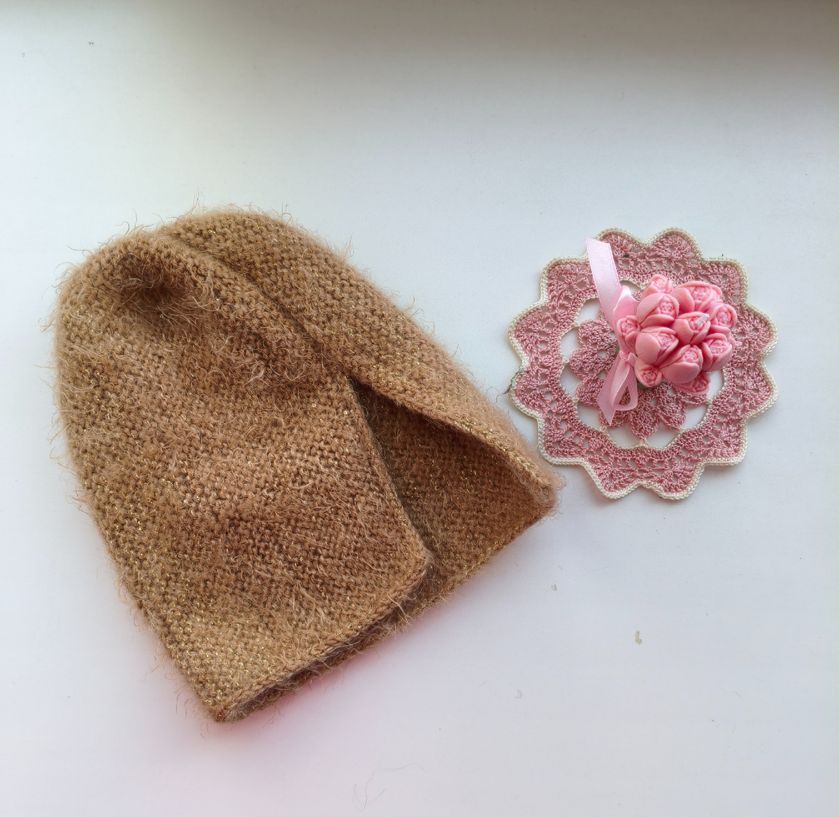 Салфеточку на фото мне подарили и свечку тоже