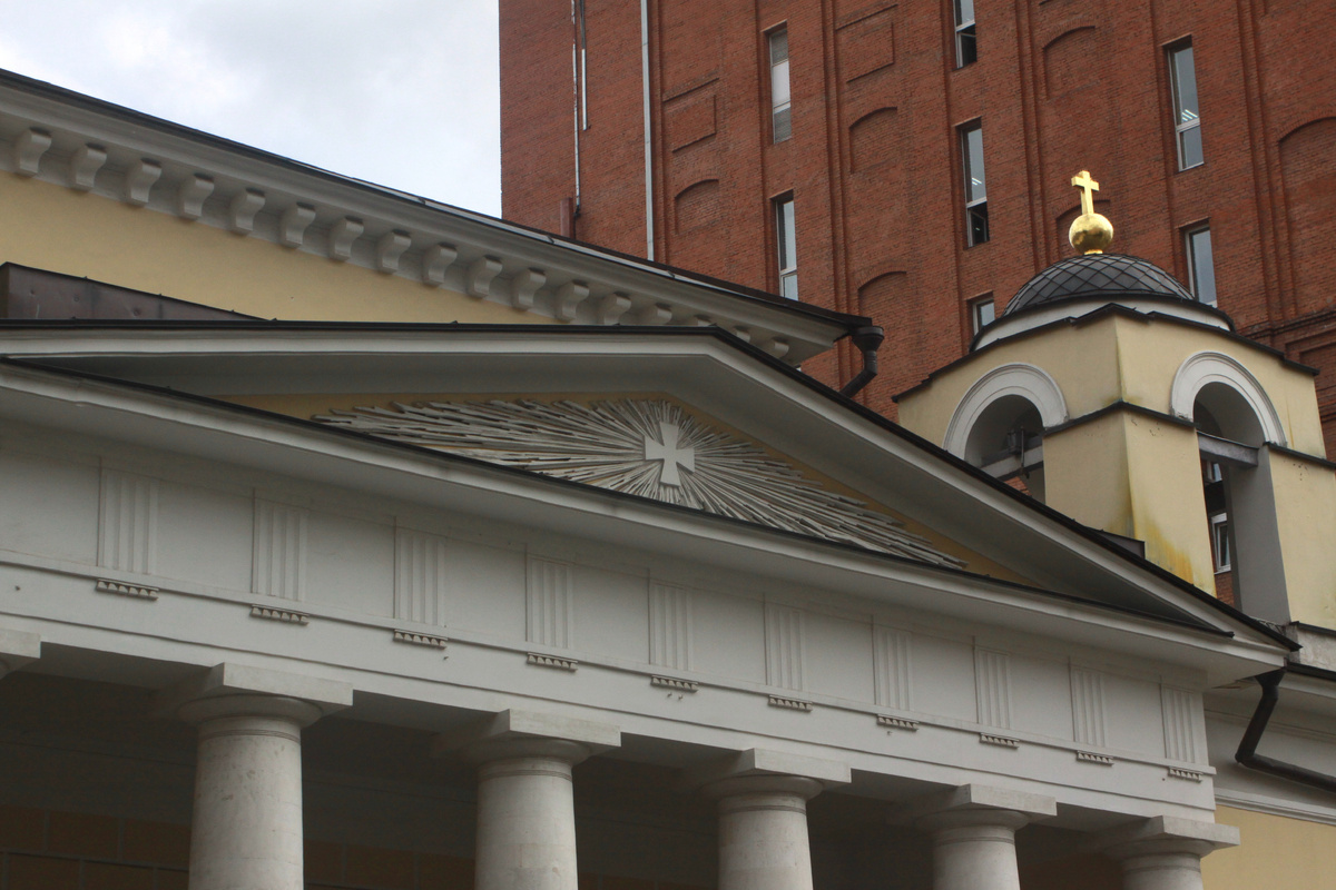 Римско-католический храм Свято́го Людо́вика Францу́зского в Москве на улице Малая Лубянка, где был крещён Люсьен Оливье. Фото автора. 