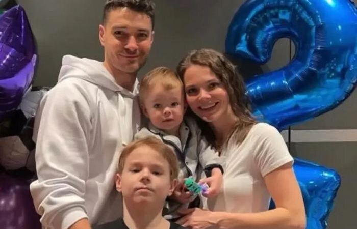 Лиза родила двоих.