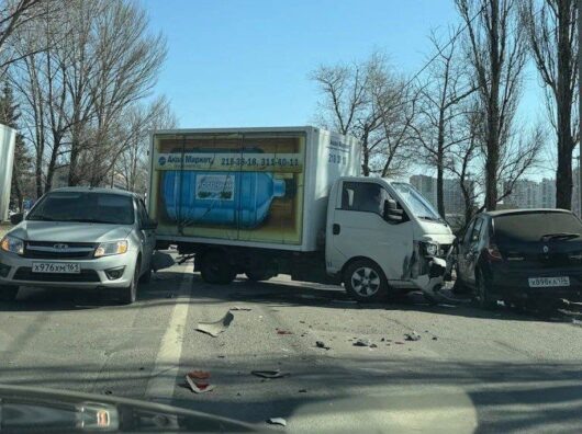    Массовое ДТП на Доватора в Ростове //Фото: телеграм-канал Don Mash