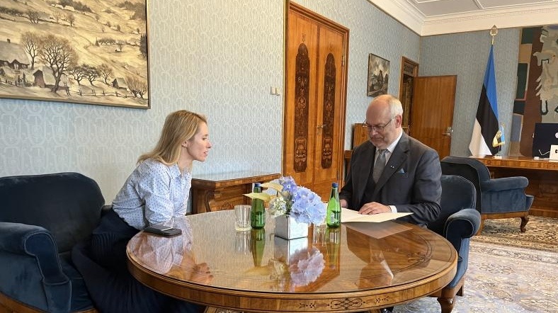     Кая Каллас и Алар Карис   
president.ee