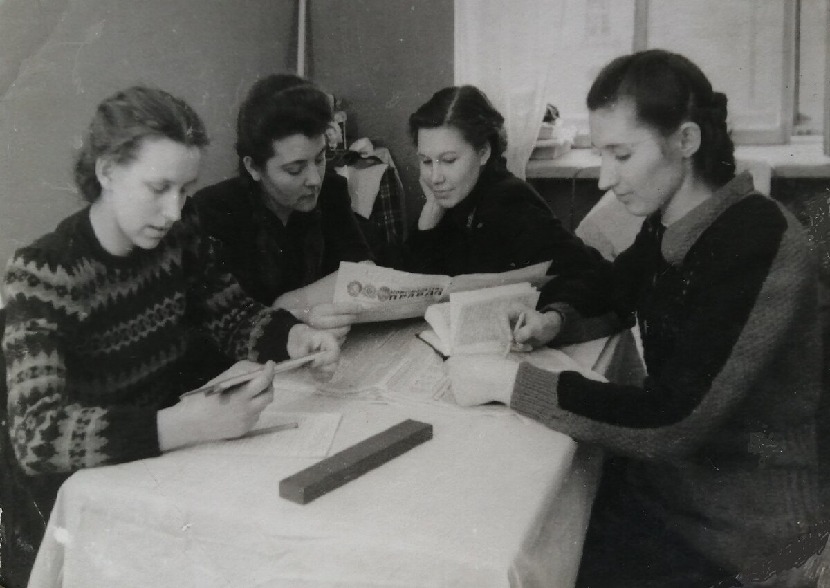 Оцифровка. Замечу, фото в отличном состоянии и не требует серьёзной реставрации.