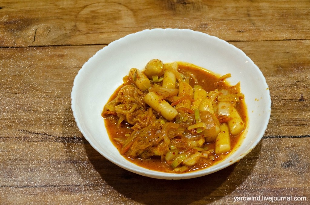 Токпокки с кислым кимчи