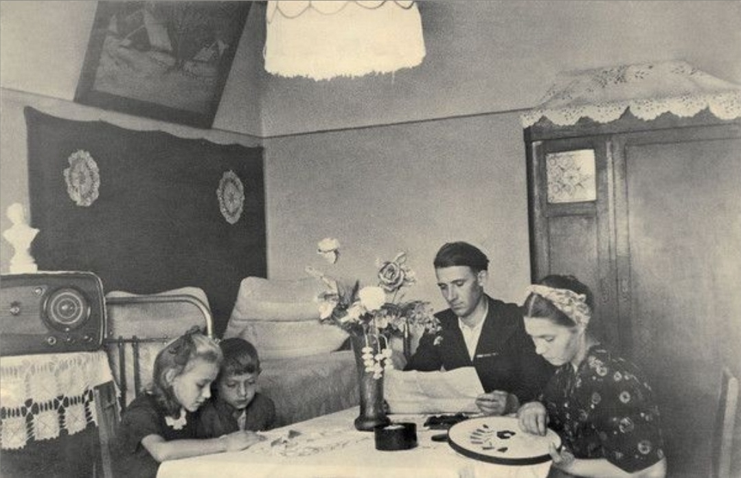 Гостиная 1930-е годы (Фото из открытых источников)