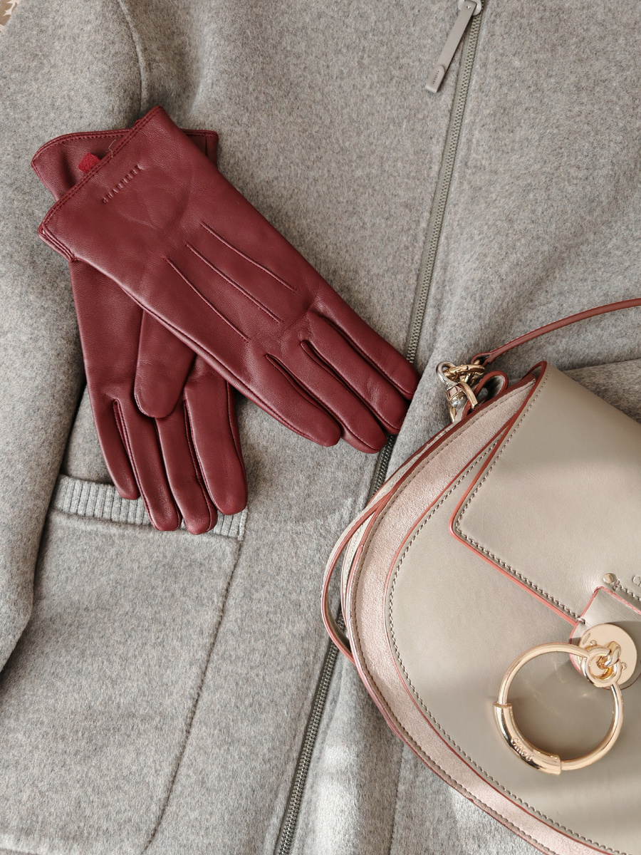 Красивое сочетание серого и бордового. В моем случае серый - основной цвет, а бордовый как акцентный. 