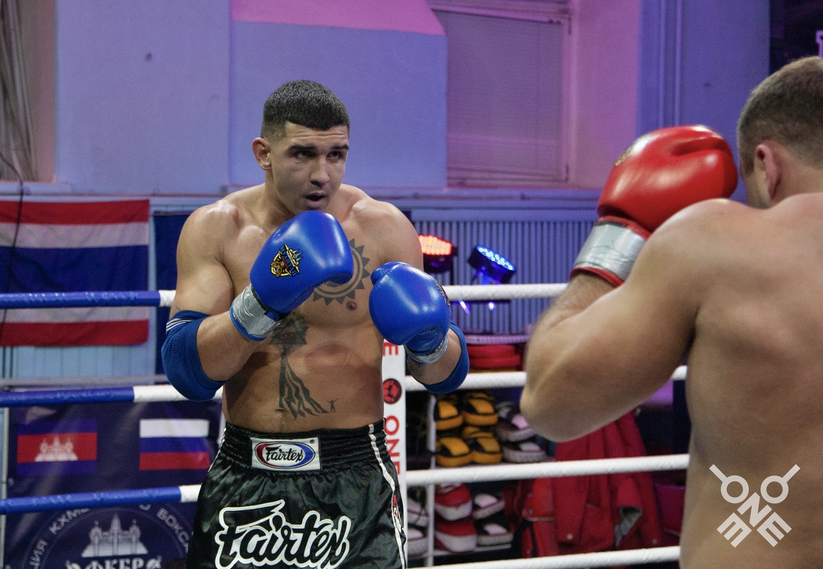  Виталий Алтухов. Персональный тренер по восточным единоборствам и CrossFit. Двукратный чемпион России и чемпион мира по кхмерскому боксу.
