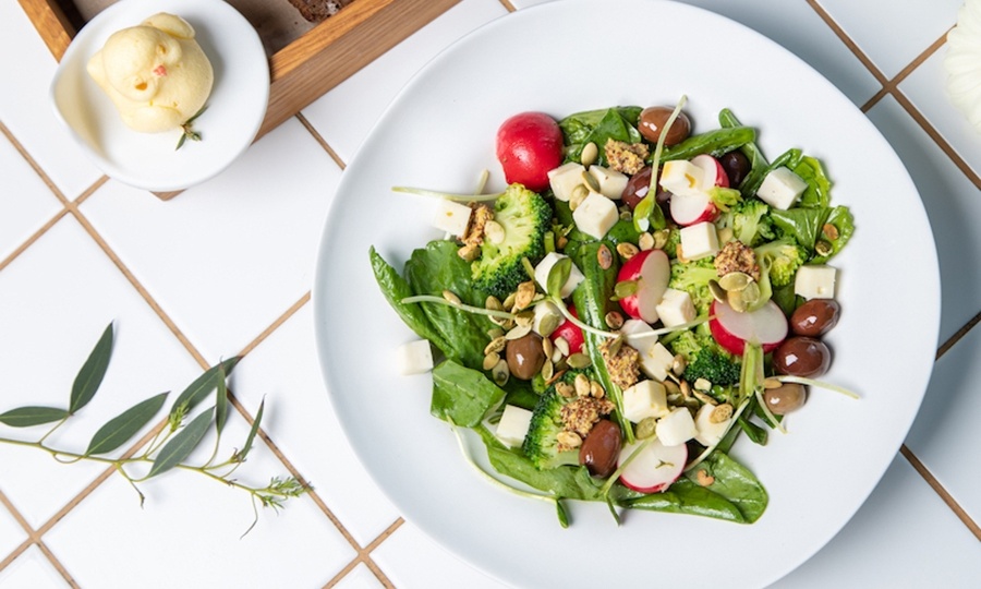 Весеннее меню: собираем на столе вкусный витаминный заряд