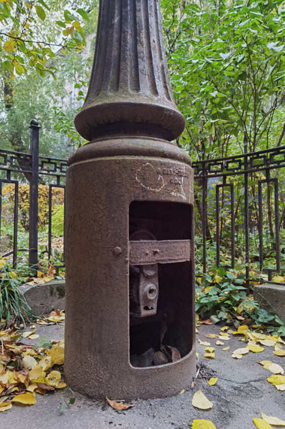 Газовый фонарь Ф.Сан-Галли. Двор Сен-Жермен, фото из открытых источников