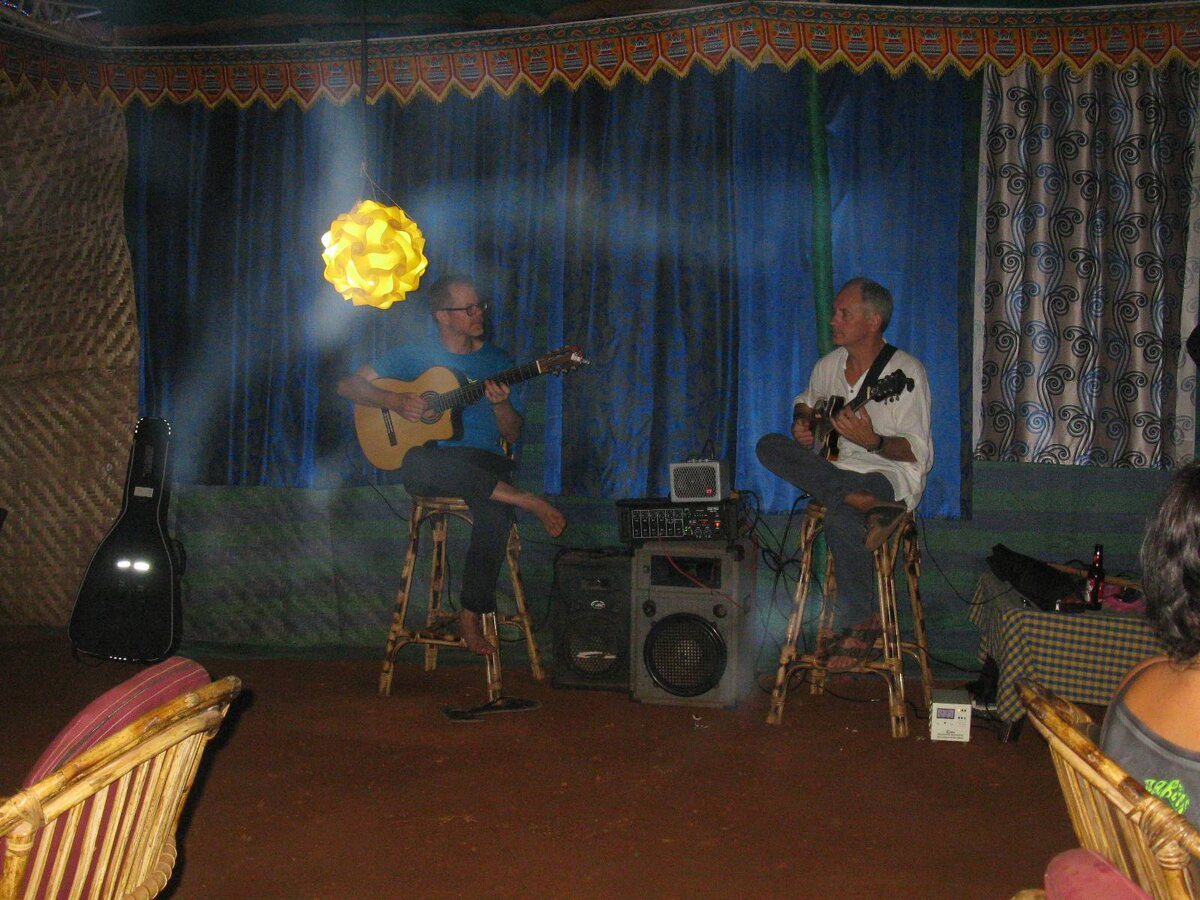 Кафе Зодиак: концерт дуэта гитаристов