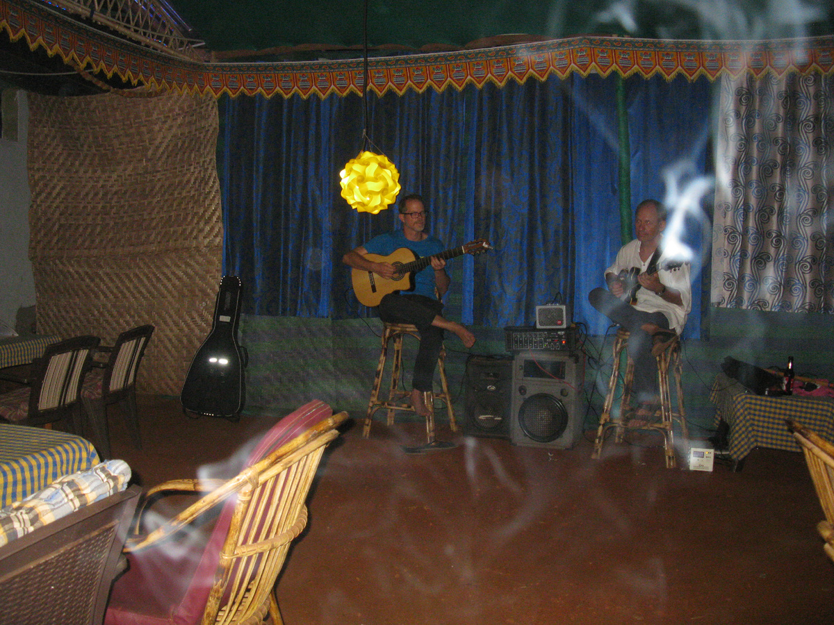 Кафе Зодиак: концерт дуэта гитаристов