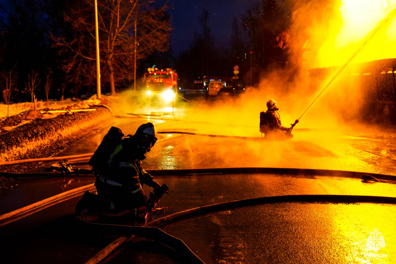    Спасатели раскрыли подробности тушения Дома горного начальника в ПетрозаводскеМЧС по Республике Карелия / ВК