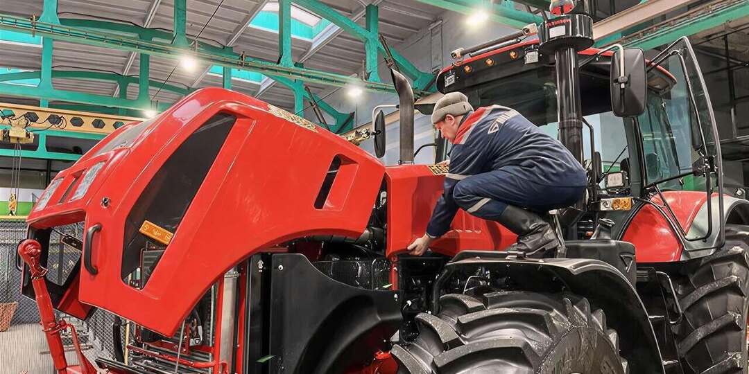 МТЗ ищет работников. Кому обещают зарплату до 5500 рублей?