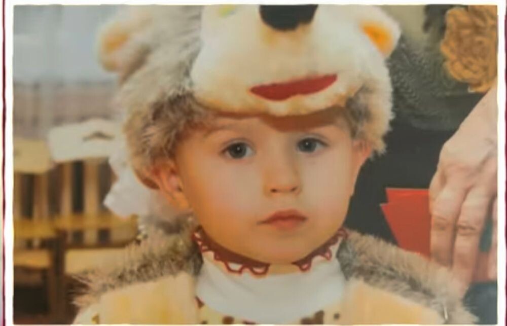 Катя в детстве