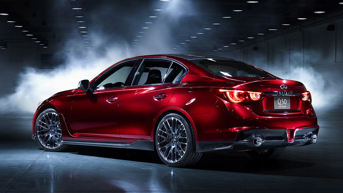 На заднем бампере автомобиля по центру был установлен дополнительный фонарь в стиле болидов F1