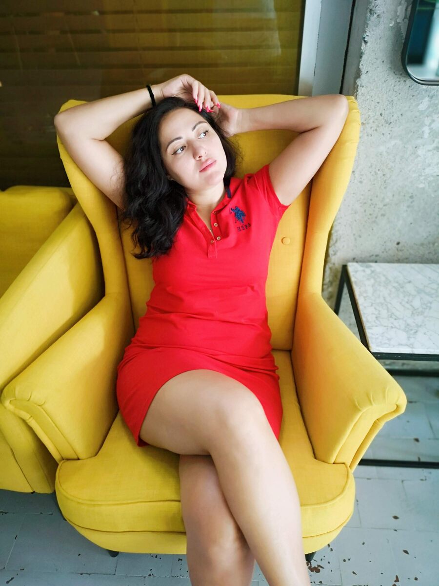 в кафе у нашей студии.