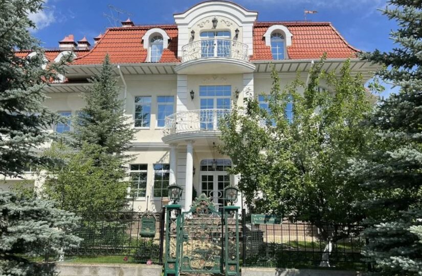 Где и как живет обладатель состояния в $4,9 млрд., уроженец Екатеринбурга, отец шестерых детей, основатель РМК - Игорь Алтушкин