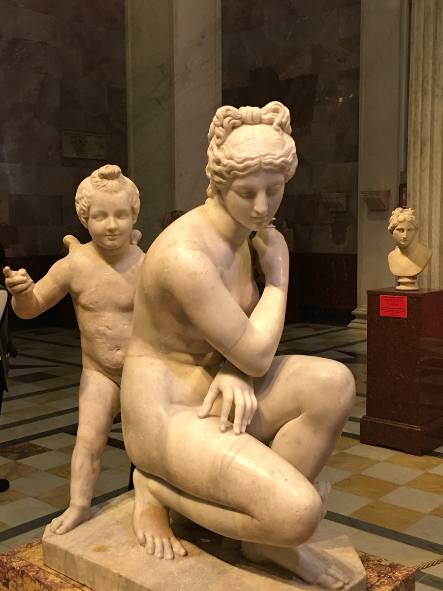 Афродита на корточках, римская копия с греческого оригинала