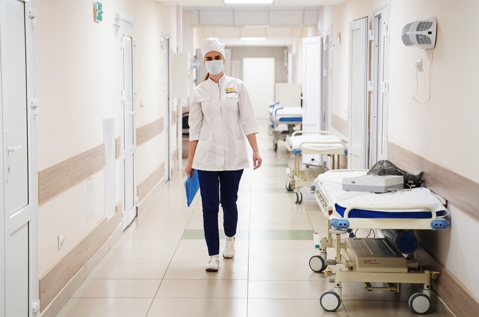    Основной аргумент противников новой униформы сводится к вопросу: неужели в здравоохранении других проблем нет кроме цвета одежды врачей и медсестер? Светлана МАКОВЕЕВА