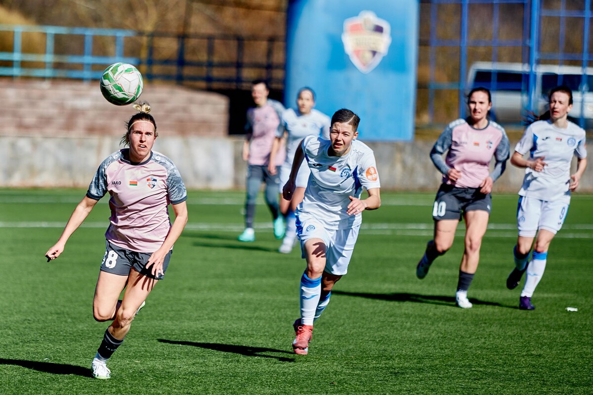  Футболистки ФК «Минск» и столичного «Динамо-БГУФК» встретились в игре за Суперкубок. © Святослав Зоркий, Times.by